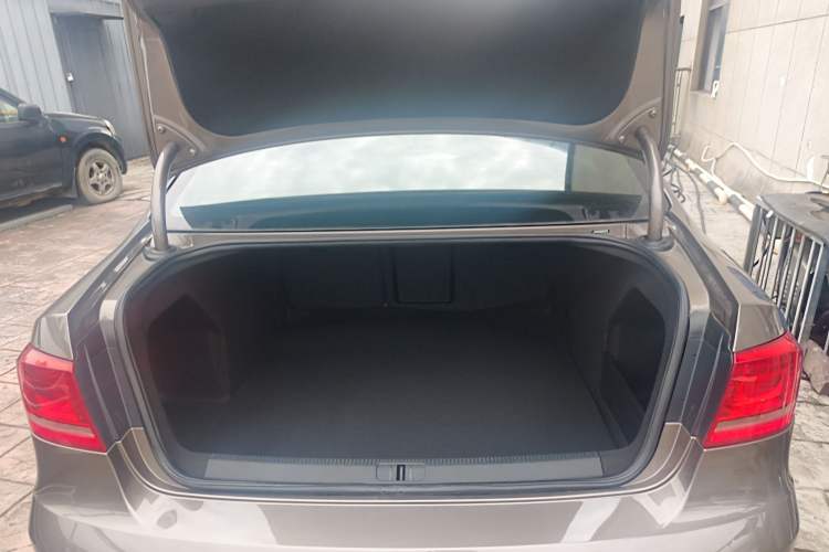 Used Volkswagen Magotan 2016 1.8TSI Smart Enjoyment Leading Model Trunk