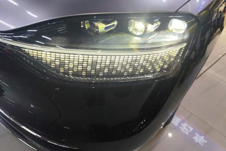 Used Hima AITO M9 2024 Range-Extended Ultra Version 42 kWh 6-Seater Model Left Front Headlight