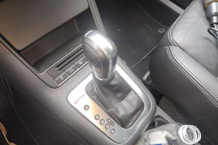 Used Volkswagen Tiguan 2012 2.0 TSI Comfort Edition Gear Lever