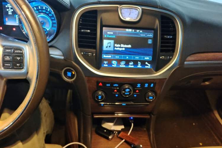 Used Chrysler 300C 2012 3.6L Luxury Edition