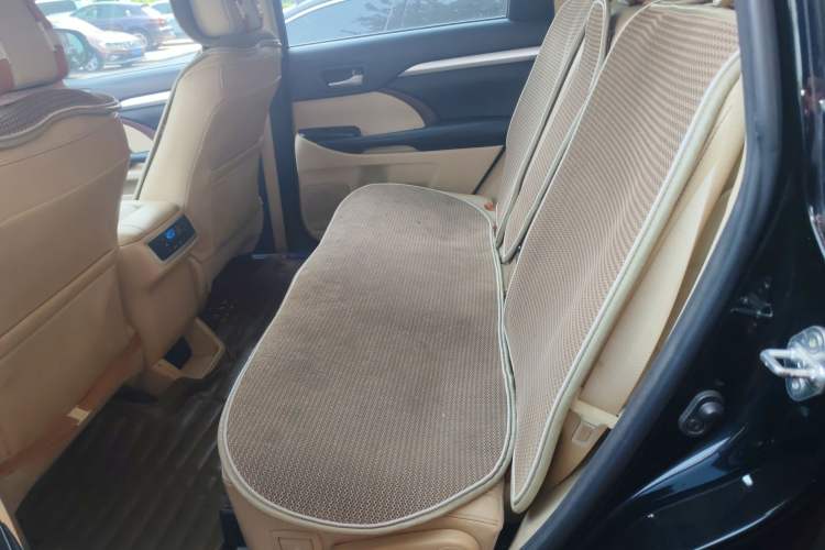 Used Toyota Highlander 2015 2.0T Two-Wheel Drive Elite Edition 7 Seats Left Rear Seat