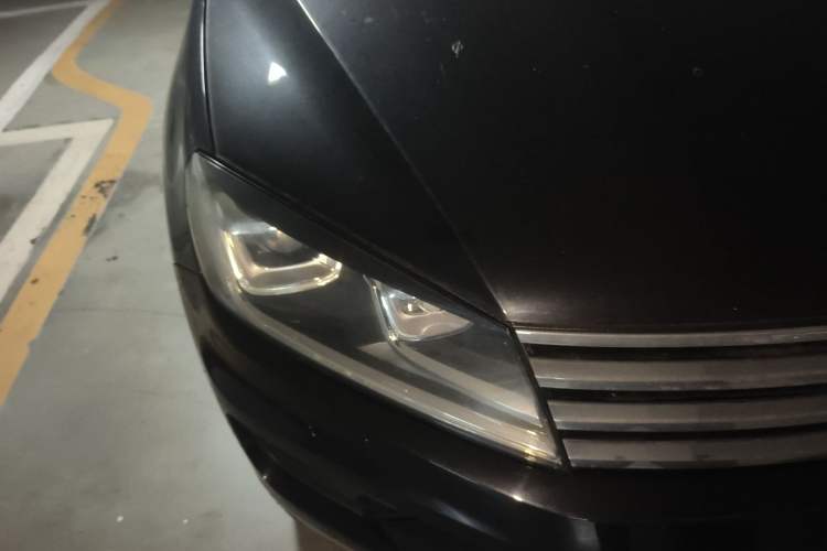 Used Volkswagen Touareg 2016 3.0 TSI Standard Version Right Front Headlight