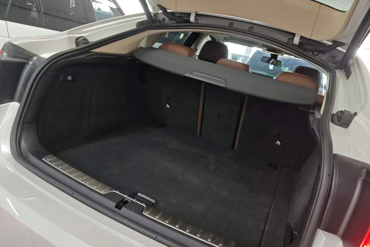 Used BMW X6 2015 xDrive35i Leading Model Trunk