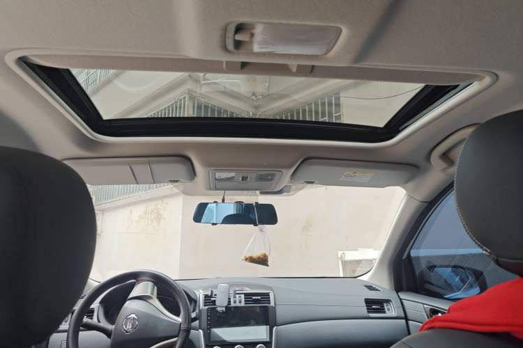 Used Nissan Tiida 2024 1.6L CVT Cool Dynamic Edition
