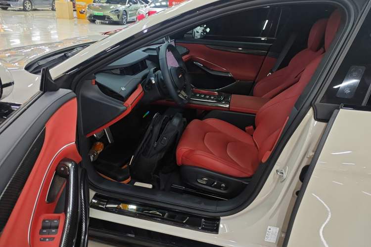 Used Xiaomi Auto SU7 2024 Four-Wheel Drive Ultra-Long Range Advanced Intelligent Driving Max Edition
