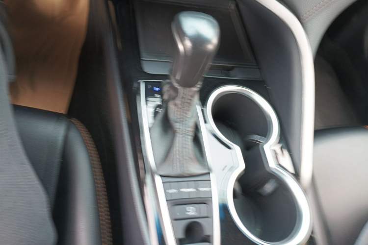 Used Toyota Camry 2019 2.0S FENGSHANG Version China VI Standard Gear Lever
