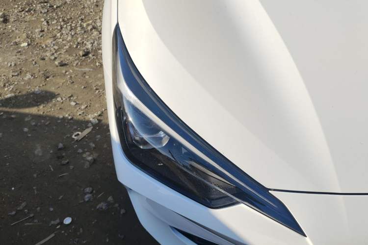 Used Roewe i5 2026 Model 1.5L Manual Comfort Version Right Front Headlight