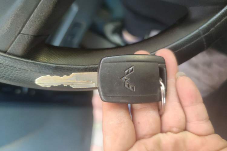 Used Wuling Rongguang V 2015 1.5L Base Version
