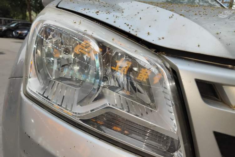 Used Isuzu JLM 2018 2.0T Two-Wheel-Drive Gasoline Luxury Version with Extended Cargo Bed 4K21D4T Right Front Headlight