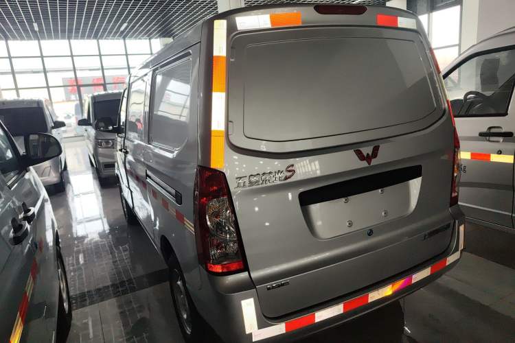 Used Wuling Rongguang S 2023 1.5L Basic Enclosed-Window Vehicle 2 Seats
