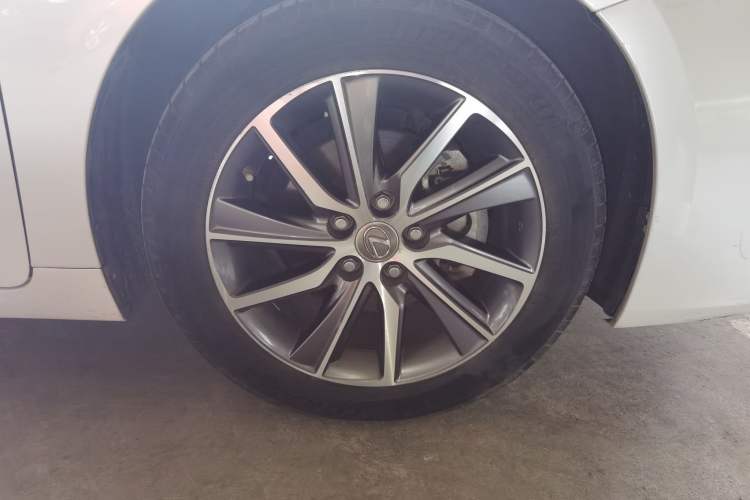 Used Lexus ES 2015 300h Comfort Edition
