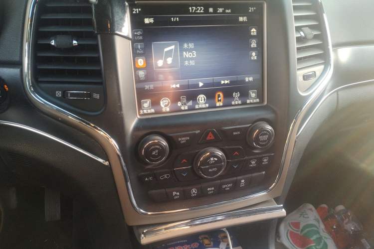 Used Jeep Grand Cherokee 2017 3.0L Comfort Navigation Edition Audio And AC Panel