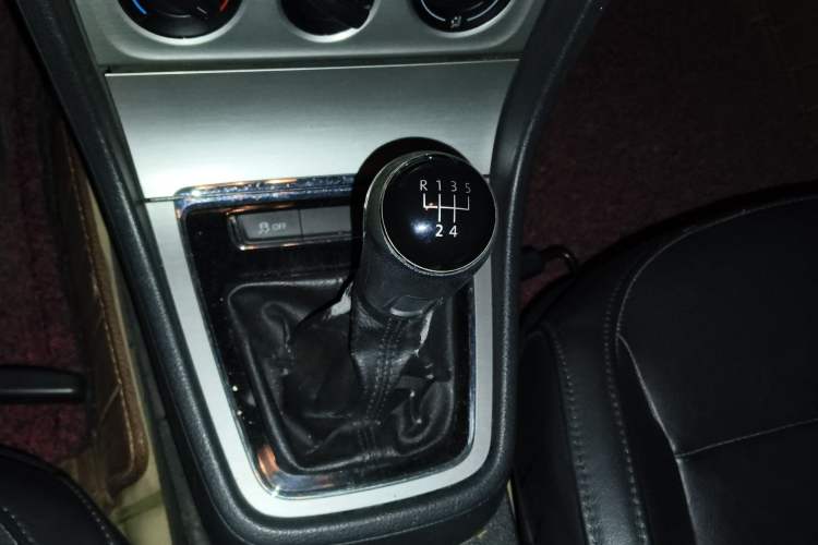 Used Volkswagen Lavida 2013 Revised Version 1.4 TSI Manual Comfort Edition Gear Lever