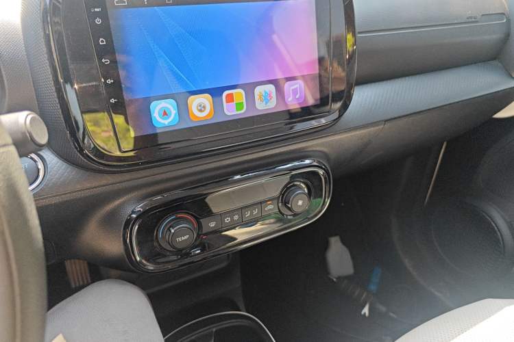 Used Roewe Clever 2022 311km QiQi BoBo Edition Audio And AC Panel