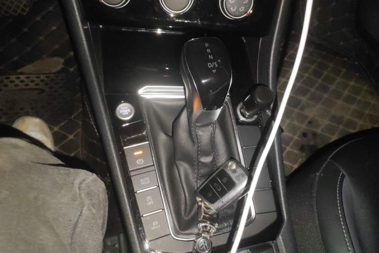 Used Volkswagen Sagitar 2021 280TSI DSG Comfort Connect Edition Gear Lever