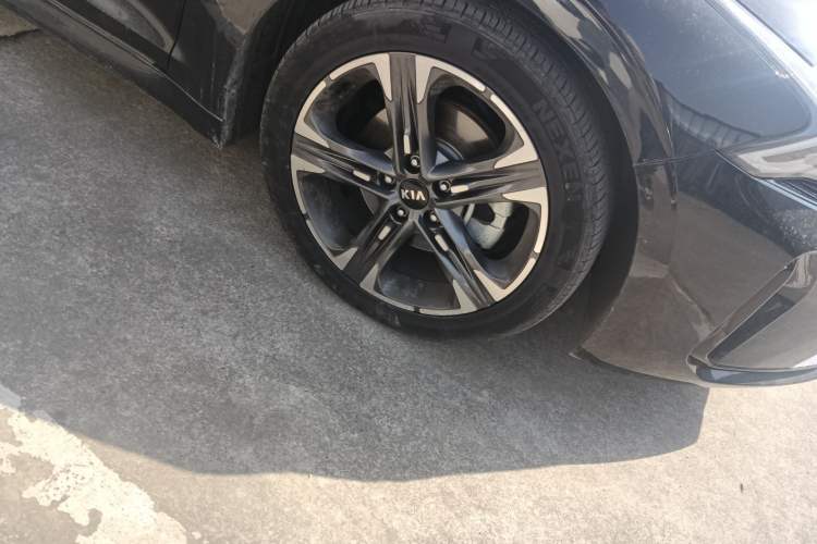 Used Kia K5 2020 270T CVVD Luxury Tech Edition Right Front Wheel Hub