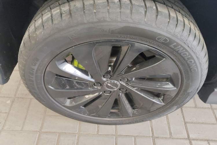 Used BYD Song PLUS New Energy 2024 HONOR Edition DM-i 110km Flagship Model Right Rear Wheel Hub