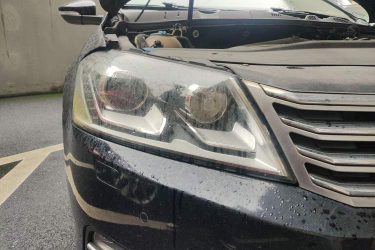 Used Volkswagen Magotan 2013 2.0 TSI Luxury Model Right Front Headlight