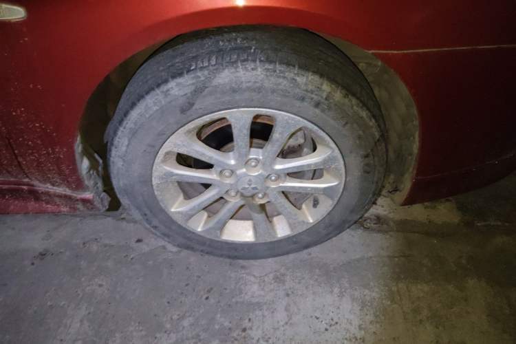 Used Mitsubishi Lancer EX 2011 Fashion Edition 1.8L CVT Comfort Version Right Front Wheel Hub