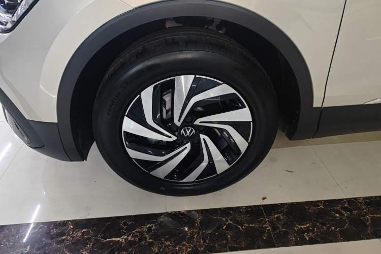 Used Volkswagen Tiguan L 2025 Model, Outstanding Version, 300TSI Automatic Two-Wheel Drive Longteng Edition