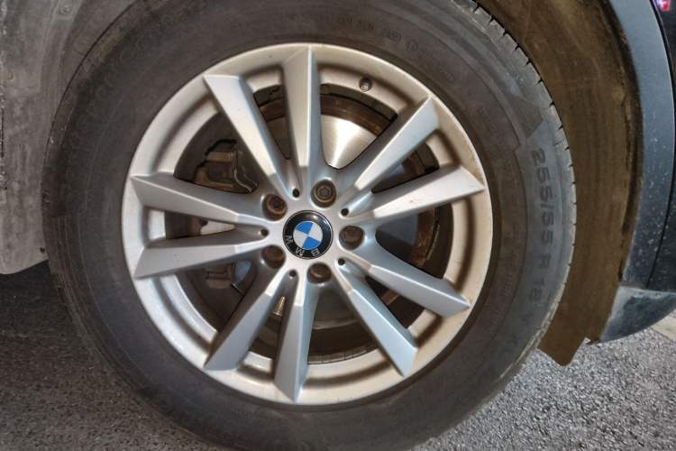 Used BMW X5 2014 xDrive35i Elegant Edition Right Front Wheel Hub