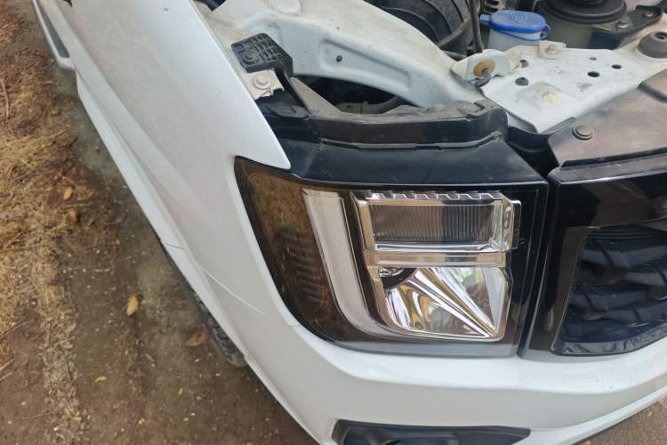 Used JMC Fushun 2022 2.0T Manual Multi-Function Passenger Vehicle Short Wheelbase Mid-Height Roof 6-Seater
