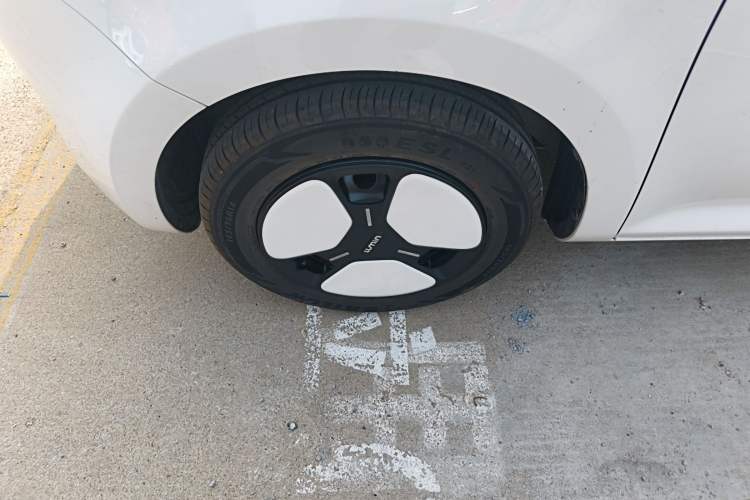 Used CHANGAN NEVO Lumin 2025 301km Honey Dew Edition Left Front Wheel Hub