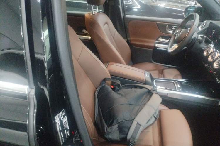 Used Mercedes-Benz GLB 2024 Refresh GLB 220 Fashion Edition Right Front Seat