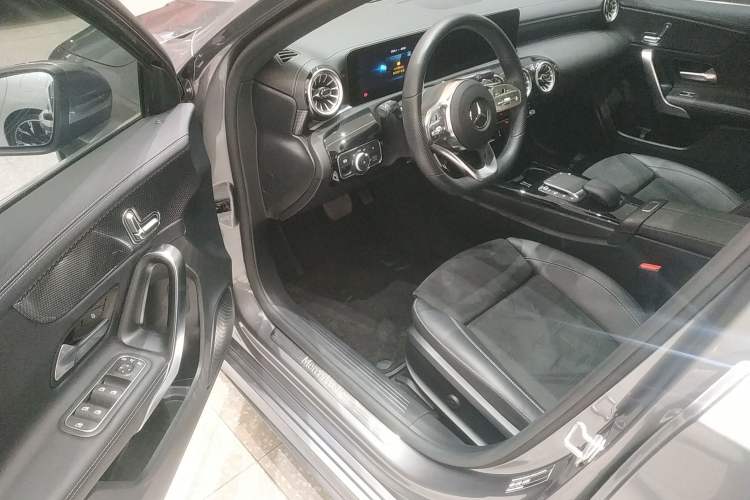 Used Mercedes-Benz A-Class 2021 A 200 L Sport Sedan Fashion Model
