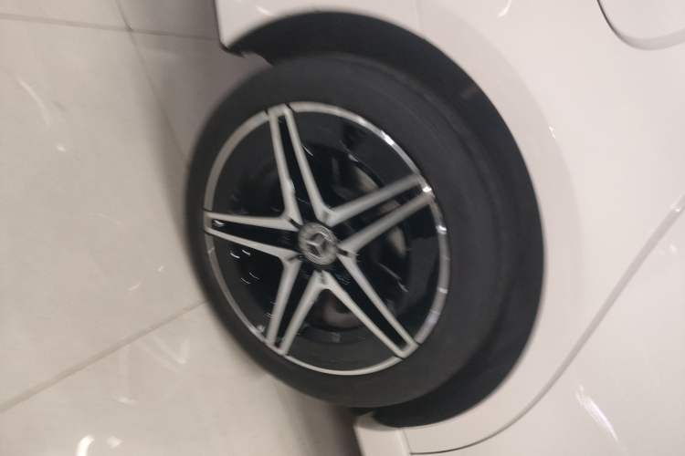 Used Mercedes-Benz C-Class 2023 Restyled C 260 L Night Edition Sports Version Right Rear Wheel Hub