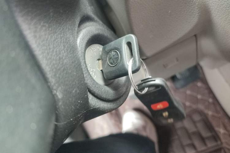 Used Venucia R50 2015 1.6L Automatic Fashion Edition
