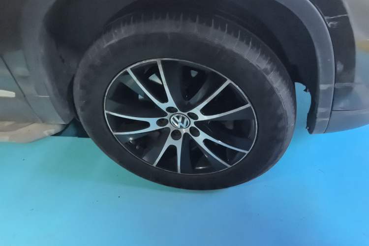 Used Volkswagen Tiguan 2013 1.8TSI Automatic Two-Wheel Drive Luxury Model Right Front Wheel Hub