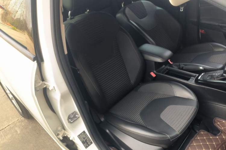 Used Ford Focus 2017 Hatchback 1.6L Automatic Fashion Edition Smart Drive Version
