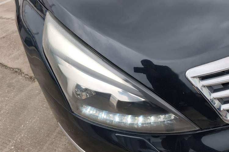 Used Nissan Teana 2009 Duke 2.5L XV VIP Deluxe Edition Right Front Headlight