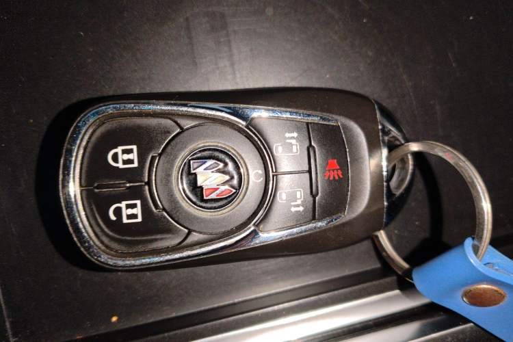 Used Buick GL8 2022 ES Landtrek 653T Luxury Edition