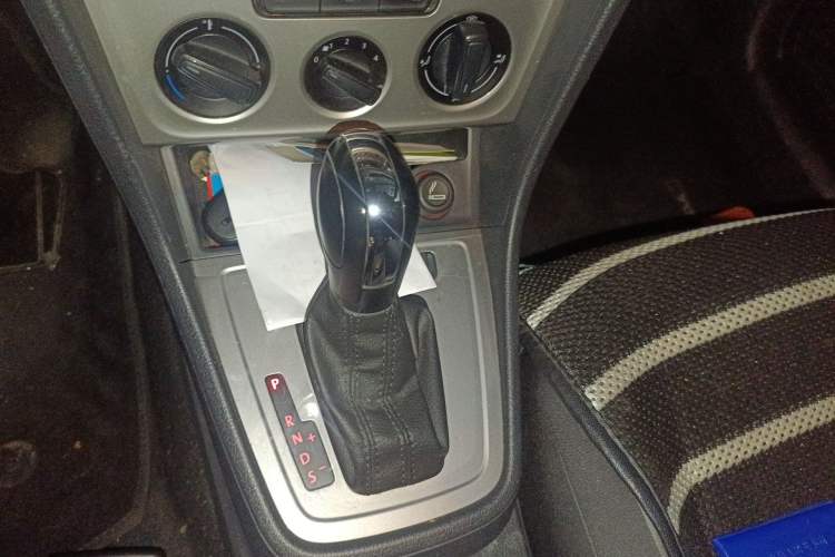 Used Volkswagen Gran Lavida 2013 1.6L Automatic Fashion Model