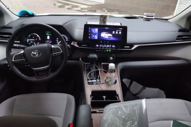 Used Toyota SIENNA 2026 Model 2.5L Dual-Engine Two-Wheel-Drive Comfort Edition
