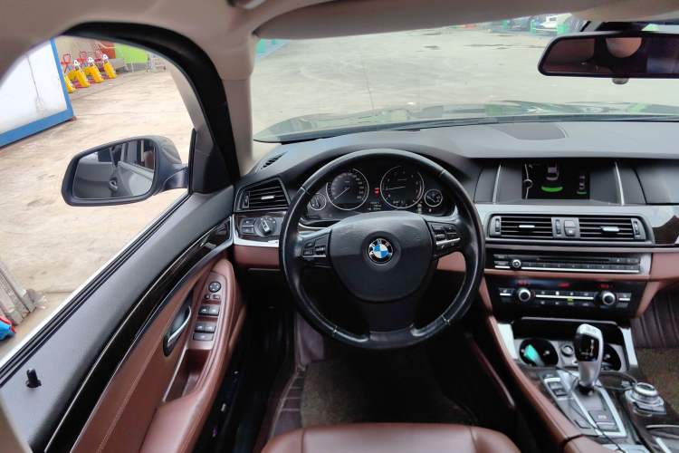 Used BMW 5 Series 2014 525Li Leading Model
