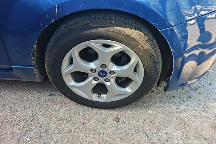 Used Ford Focus 2009 Two-Door 2.0L Automatic Sport Model Right Front Wheel Hub