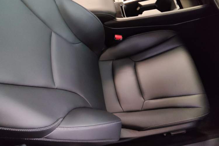 Used Honda Accord 2025 Sport Series 260TURBO Luxury Edition Right Front Seat