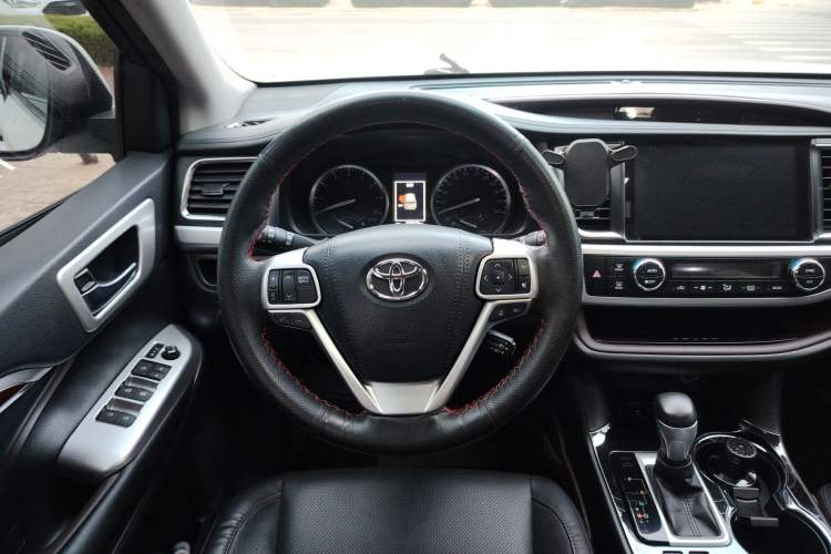 Used Toyota Highlander 2018 2.0T Four-Wheel Drive Prestige Version 7 Seats China VI Standard Steering Wheel