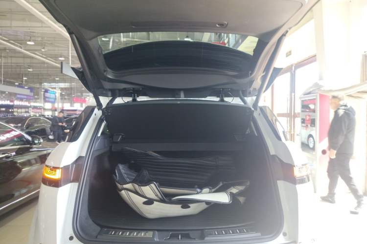 Used Land Rover Range Evoque 2022 Range Rover L 249 PS R-Dynamic HSE Luxury Edition
