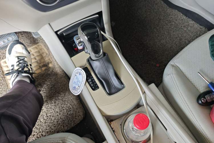 Used Dongfeng Aeolus A60 2016 1.6L Automatic Luxury Model Gear Lever