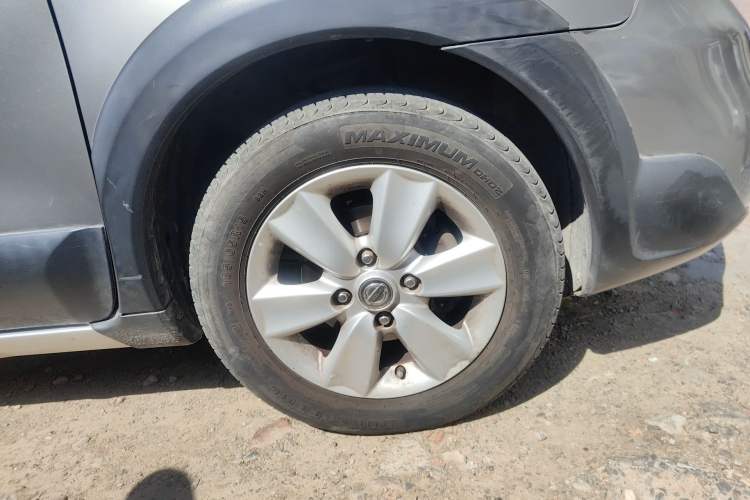 Used Nissan Livina 2010 Jingrui Edition 1.6L Manual Standard Model Right Front Wheel Hub