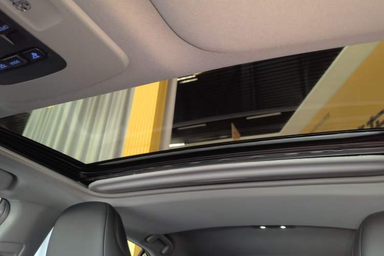 Used Toyota Camry 2019 Revised Version 2.0G Luxury Edition Headliner