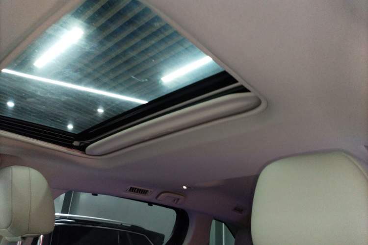 Used Toyota SIENNA 2024 2.5L Hybrid Comfort Edition Headliner