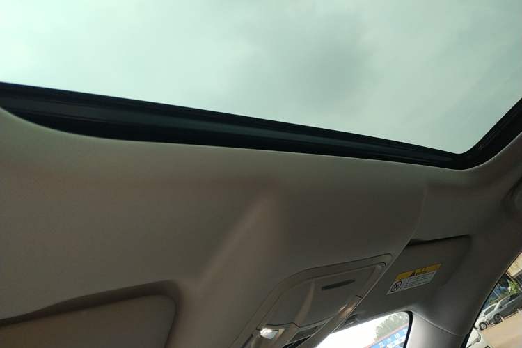 Used ORA Good Cat 2023 401 km Standard Range Premium Version Lithium Iron Phosphate Headliner