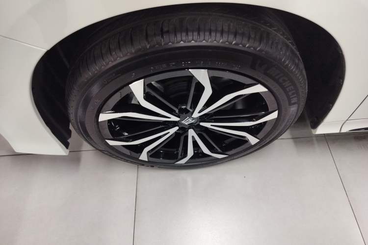 Used Toyota Vellfire 2023 Crown Dual-Engine 2.5L HV Ultimate Edition