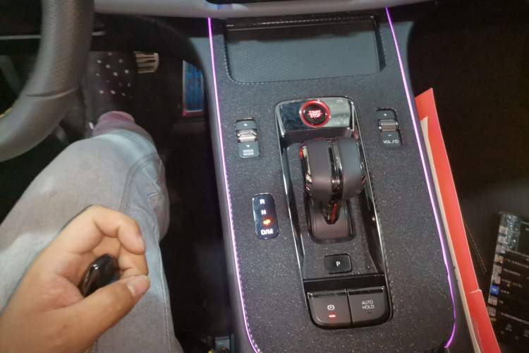 Used GAC Trumpchi EMPOW 2023 270T DCT J15 Version Gear Lever