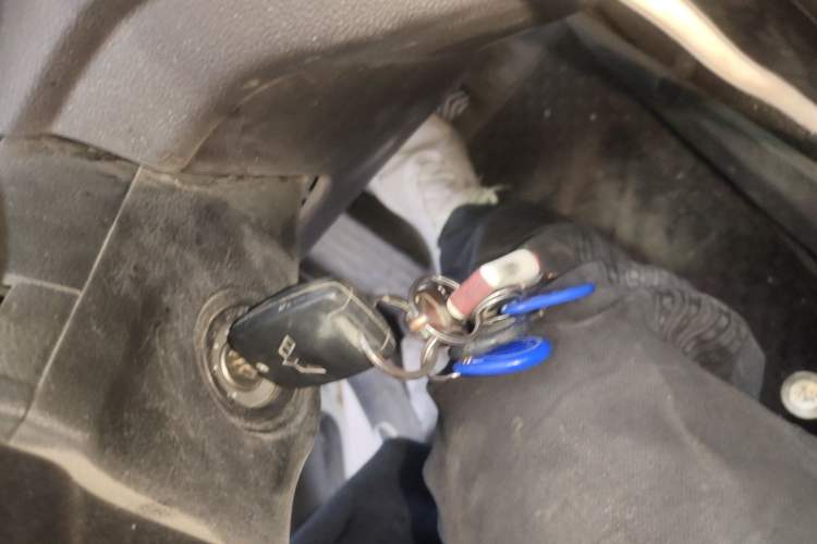 Used Wuling Hongguang V 2022 1.5L Jingqu Edition Electric-Assist LAR Vehicle Key